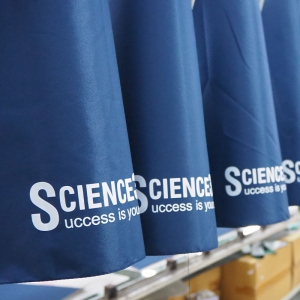 ผลงานการสกรีนโลโก้ SCIENCE 38 KMITL บนผ้าสำหรับทำ ร่มพรีเมี่ยม
